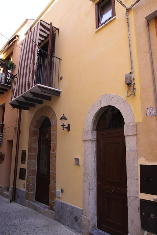 Apartamento La Finestra Sotto La Rocca Cefalú Habitación foto